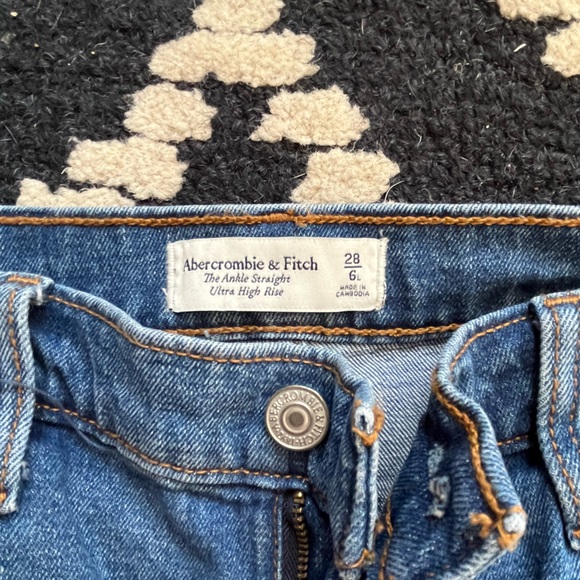 Abercrombie and fitch ultra high rise 90s straight leg. - Picture 2 of 4